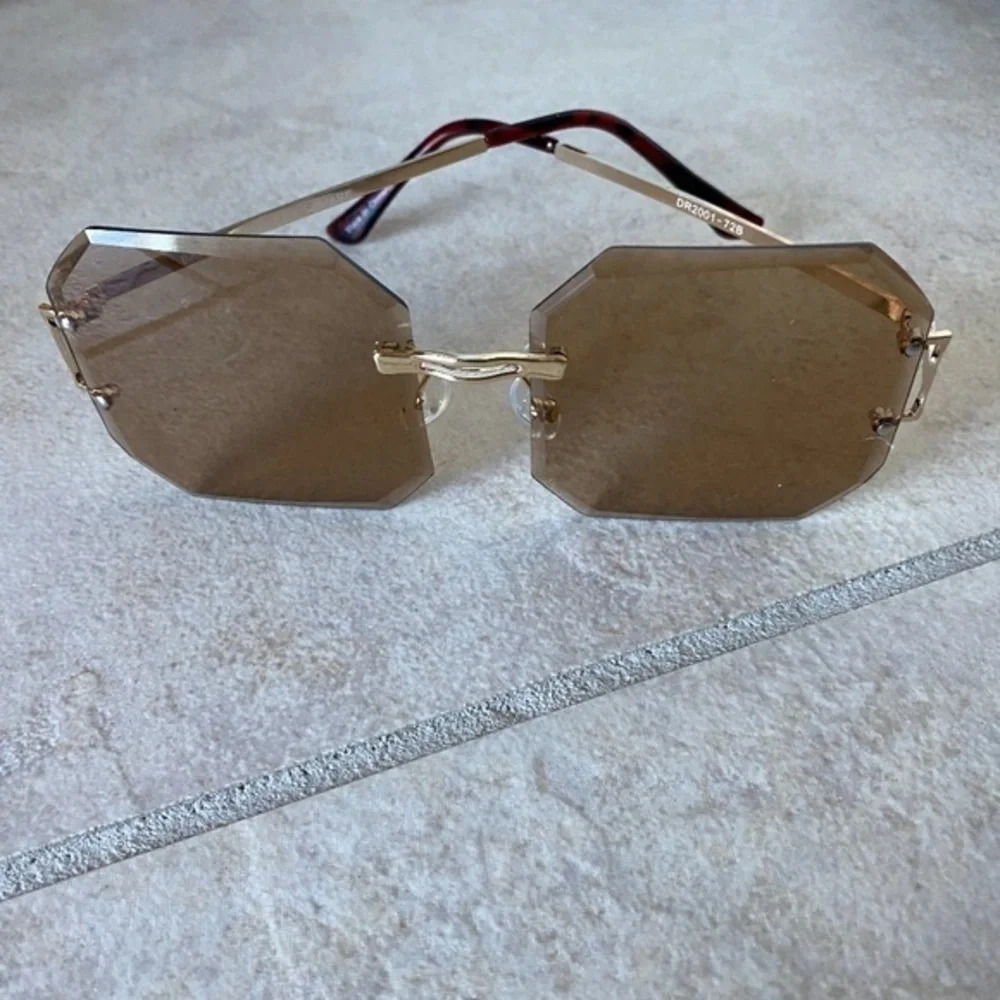 Barbara Square Rimless Sunglasses - Picture 2 of 6